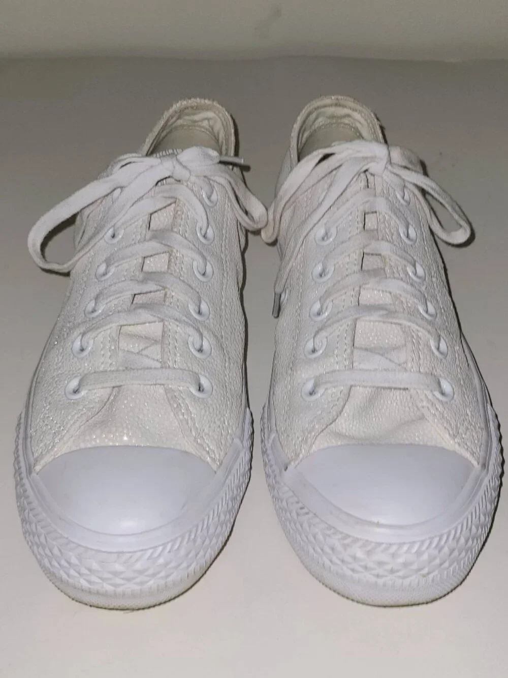 CONVERSE Chuck Taylor All Star Ivory Leather Stingray Sneakers, Size 8